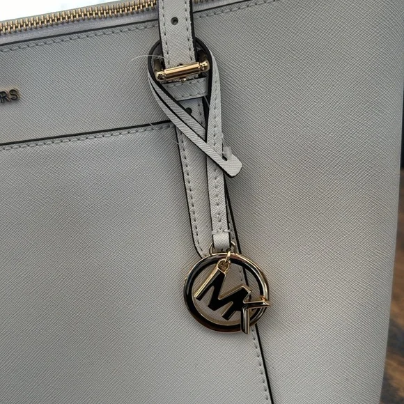 MK Purse - Picture 4 of 6